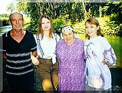 Август 1997 - в деревне Сарбаево - дед, Света, баба, Татьяна